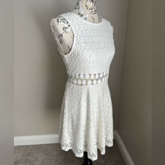 IRIS Ivory White Floral Lace Sundress - Picture 2 of 5